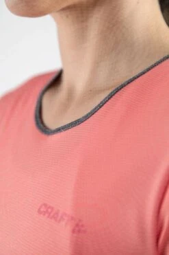 Craft Eaze Korte Mouw Hardloopshirt Roze Dames 11 Craft Eaze Korte Mouw Hardloopshirt Roze Dames -Craft 1905877 702975 eaze ss tee c5