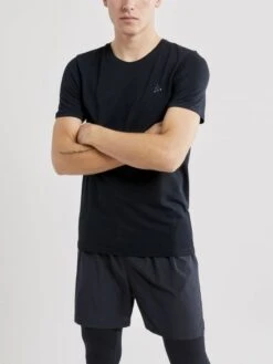 Craft Fuseknit Light Korte Mouw Ondershirt Zwart Heren 9 Craft Fuseknit Light Korte Mouw Ondershirt Zwart Heren -Craft 1908843 999000 fuseknit light rn ss c1 preview