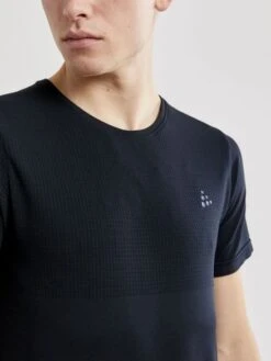 Craft Fuseknit Light Korte Mouw Ondershirt Zwart Heren 11 Craft Fuseknit Light Korte Mouw Ondershirt Zwart Heren -Craft 1908843 999000 fuseknit light rn ss c3 preview